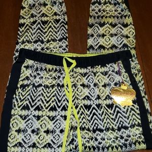 Princess Vera Wang, Size L, black, yellow & white pants. NWT.